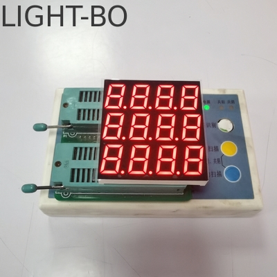 Un bon prix. Affichage à LED à 7 segments en rouge ultra-éclatant à trois rangées à quatre chiffres pour instruments de commande en ligne
