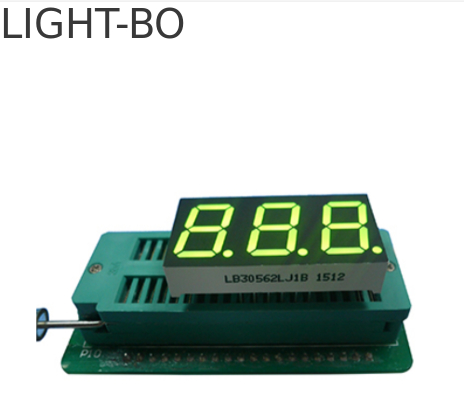 Un bon prix. Affichage LED 7 segments à trois chiffres vert super brillant à cathode commune 0,56